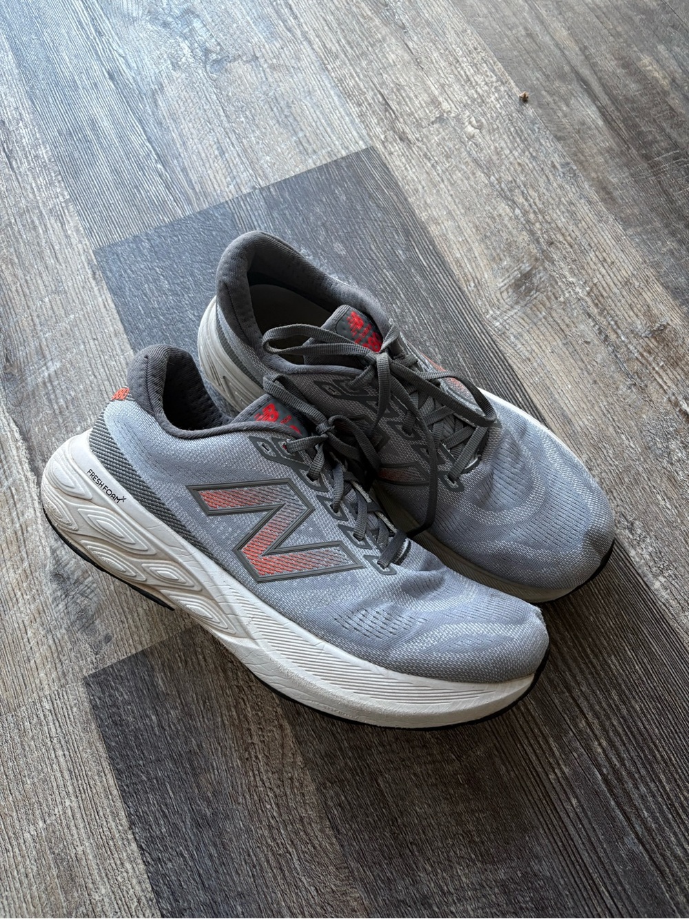 New balance 880v15 fresh foam slate grey/ reflection/ urgent red men’s 11